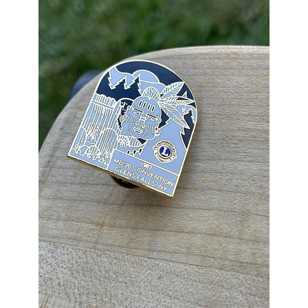 Lions Club‎ Lapel Pin 1987 MD 20 Convention Glens Falls NY